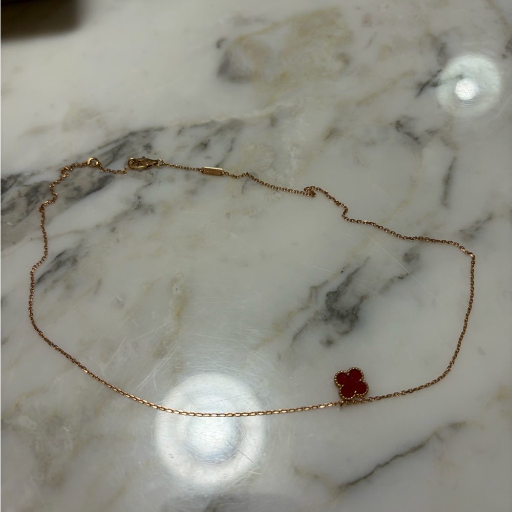 Van Cleef & Arpels Sweet Alhambra Necklace, 18K Rose Gold and Carnelian - Picture 3 of 13